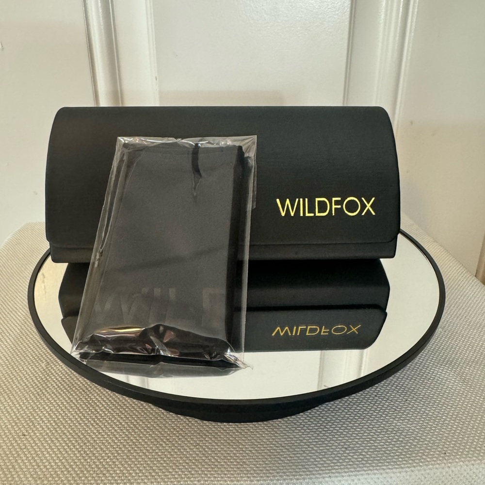 💙WILDFOX💙 Sunglasses - Picture 4 of 9